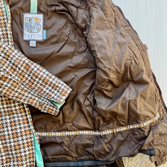 Burton Woman’s Helsinki snowboarding jacket - Picture 3 of 4